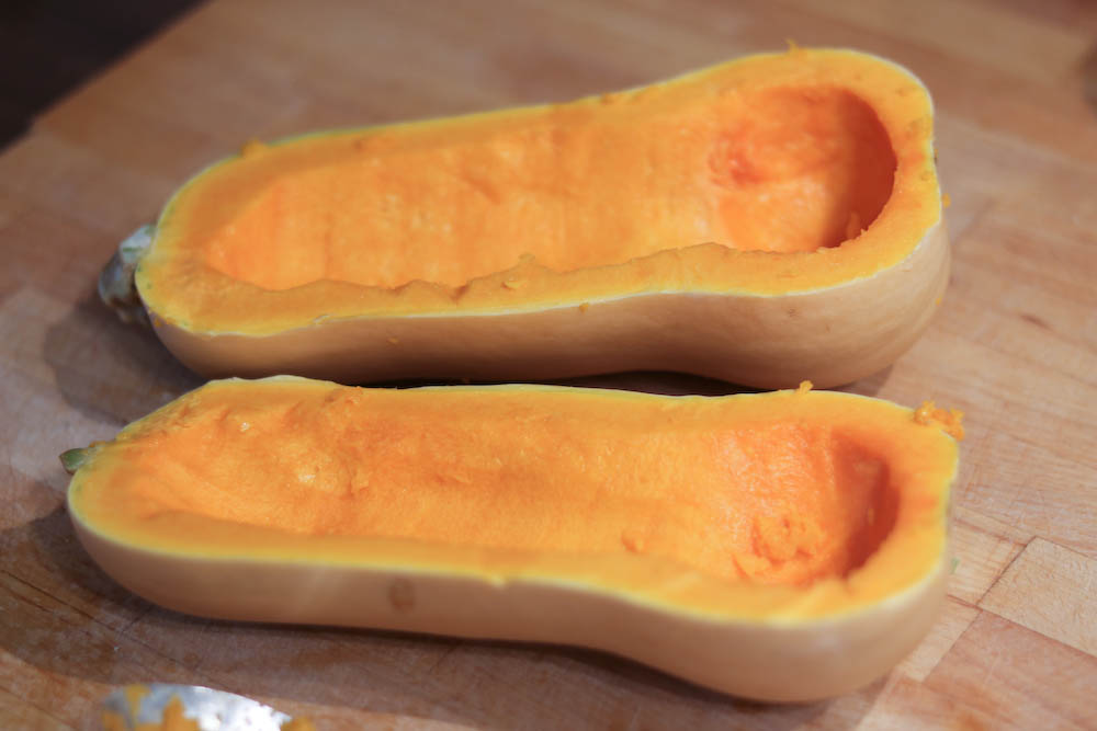 Butternut Kürbis gefüllt mit Hackfleisch - Chalapen