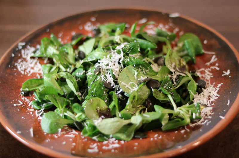 Feldsalat mit Kürbisöl-Dressing