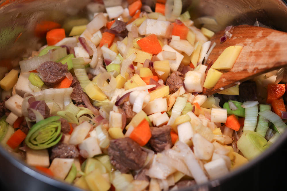 Rote Bete Gulasch Eintopf - Chalapen Rote Bete Gulasch Eintopf - Chalapen