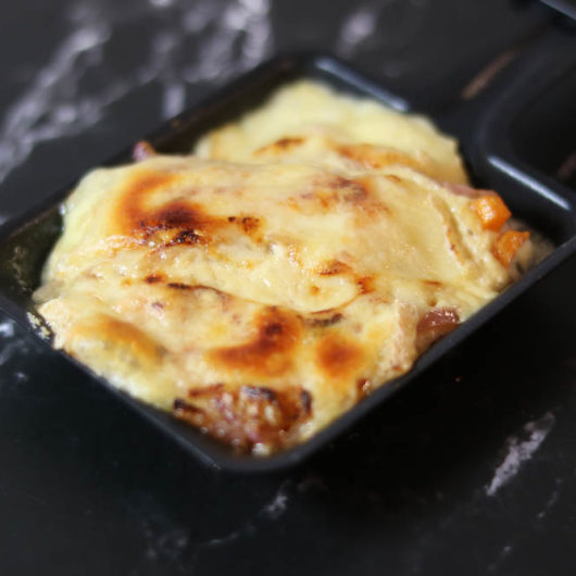 Raclette: Kartoffel-Rösti mit Tomaten-Parmesan Topping - Chalapen