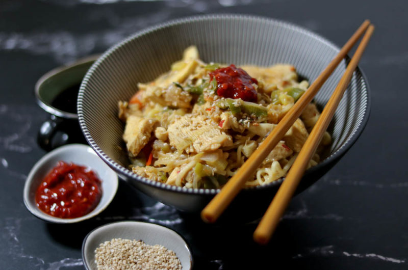 Asia Wok mit Sesam-Hähnchen